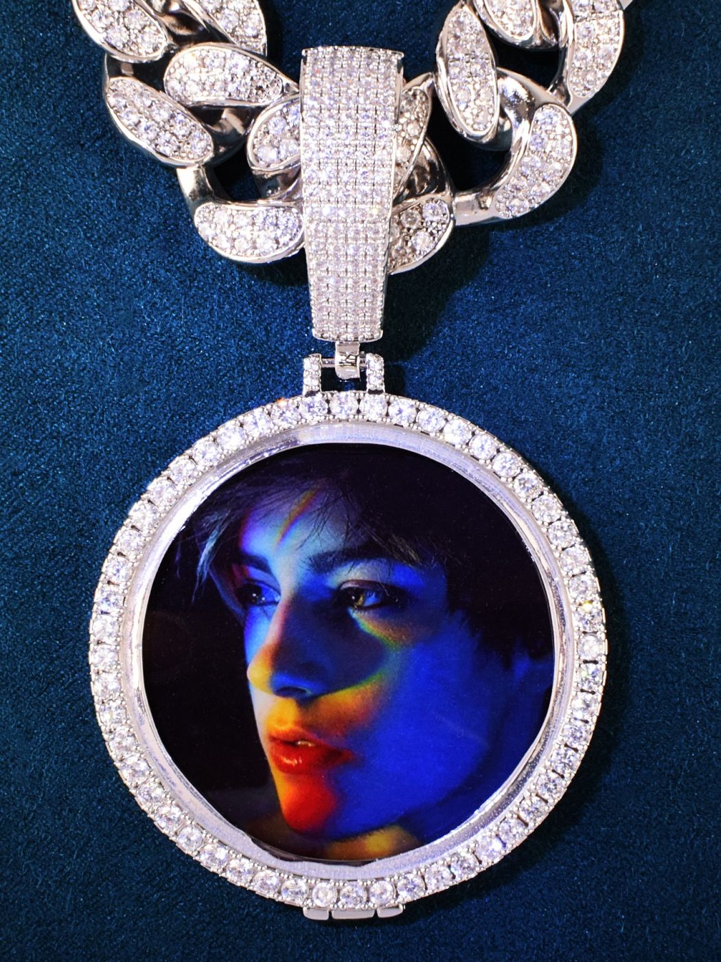 Round Photo With Big Clasp Necklace