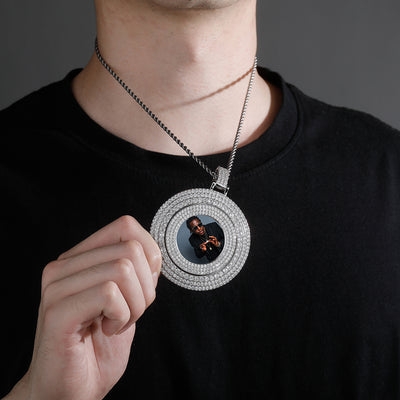 Rotating Pendant Necklace
