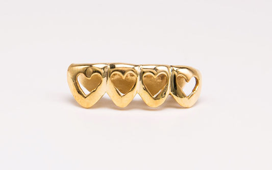 The Hopeless Romantic - 4 Teeth Yellow Gold 4 Teeth Heart Cutout